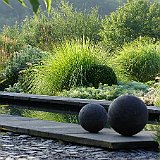 Imgp1307  bassin contemporain avec boules en ardoises