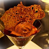 dessert3  Notre sorbet de myrtille sur son lit gourmand avec son voile d&#39;amandes caramélisé